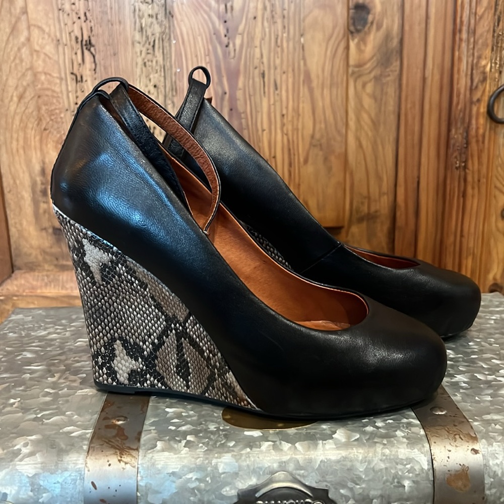 JEFFREY CAMPBELL Black Leather Snake Print Wedge Heel w/ Ankle Strap 7 M - Picture 4 of 6